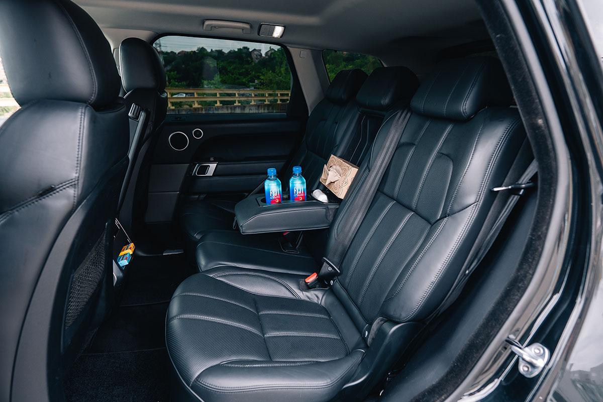 vip service vujin luxury transportation range rover sport 2